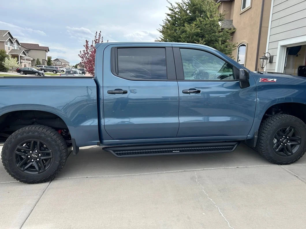 GO RHINO DOMINATOR EXTREME D1 SIDE STEP BARS TEXTURED BLACK 2019-2024 GM 1500