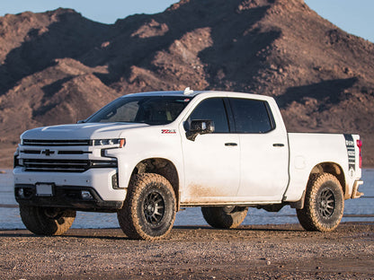 19_SILVERADO_FRONT_THREE_QUARTER_DIRT_WEB_LARGE.jpg