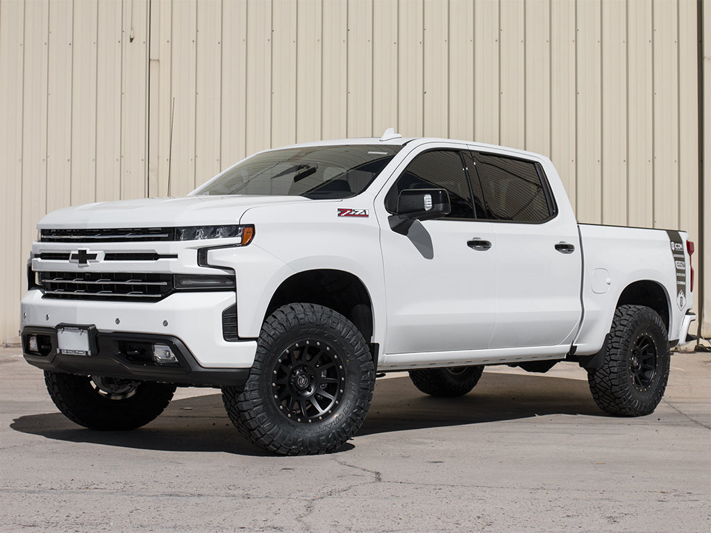 19_SILVERADO_FRONT_THREE_QUARTER_WEB_LARGE.jpg