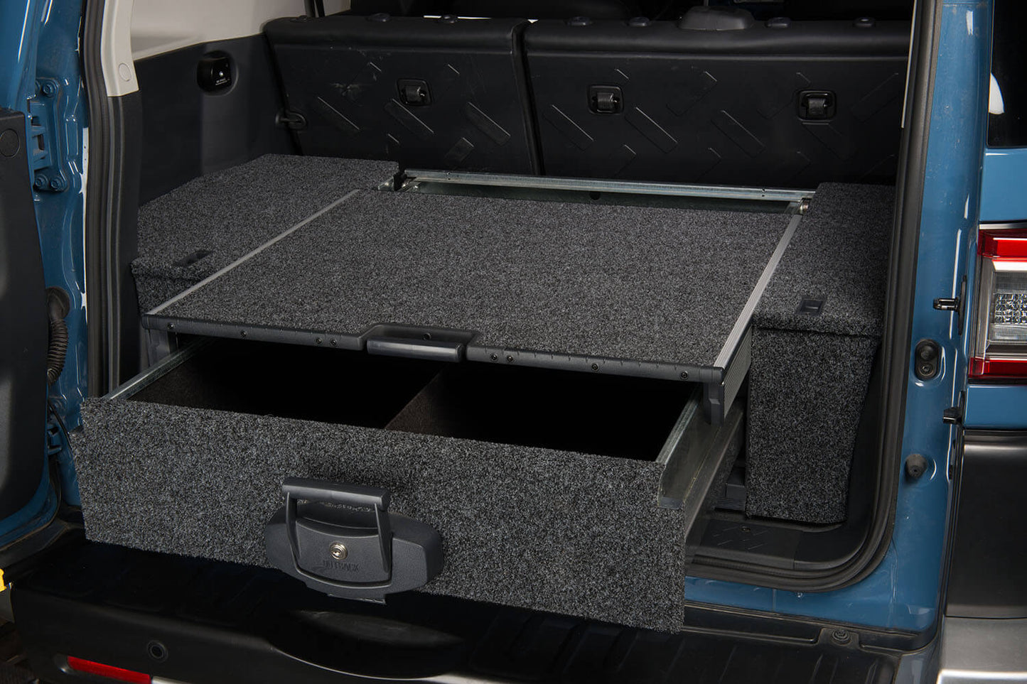 RDRF790_Toyota_FJ_Cruiser_Single_Drawer_OnVehicle_v2.jpg